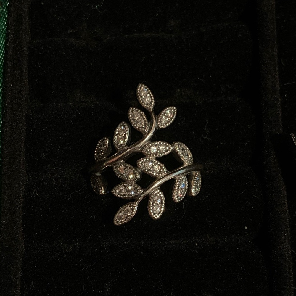 Pave diamond encrusted vine ring